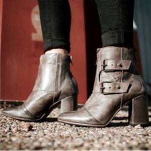 FREEBIRD by Stephen, Joey boots, size 6 in Stone color